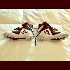 Youth football cleats